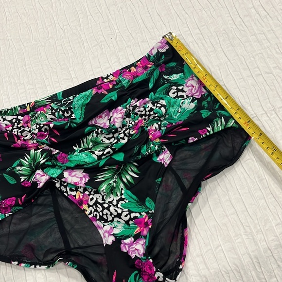 Torrid bottom swim tummy control 2 2X 18-20 plus - Picture 6 of 11